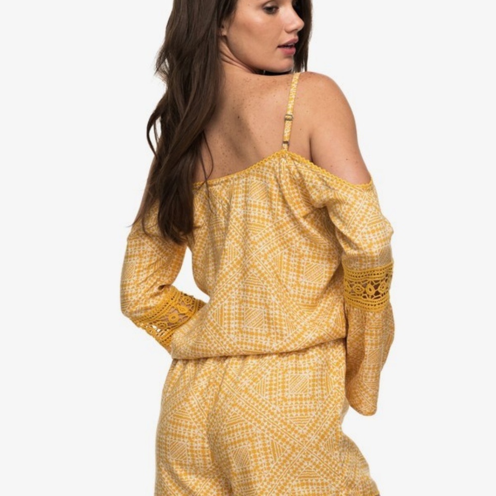NWT✴️Roxy Island Joy Romper. Yellow/cream pattern. Small - Picture 2 of 2